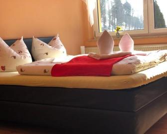 Hotel und Gasthof - Schalkau - Schlafzimmer