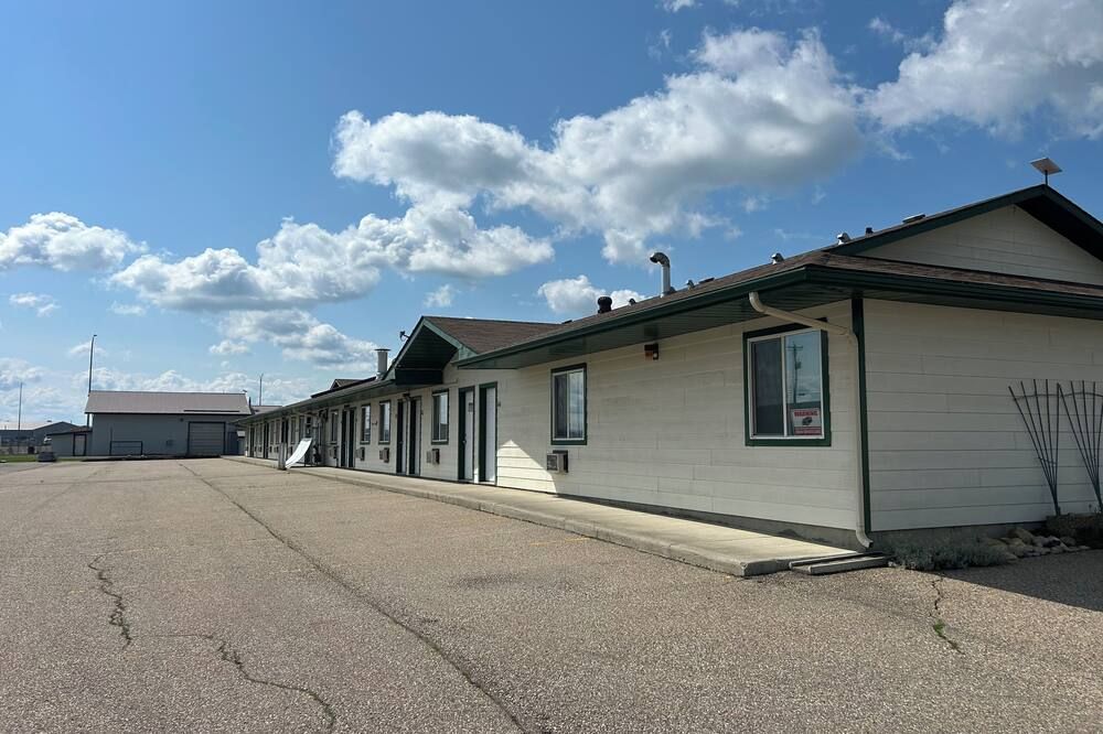 The King's Motel - Sundre - Building