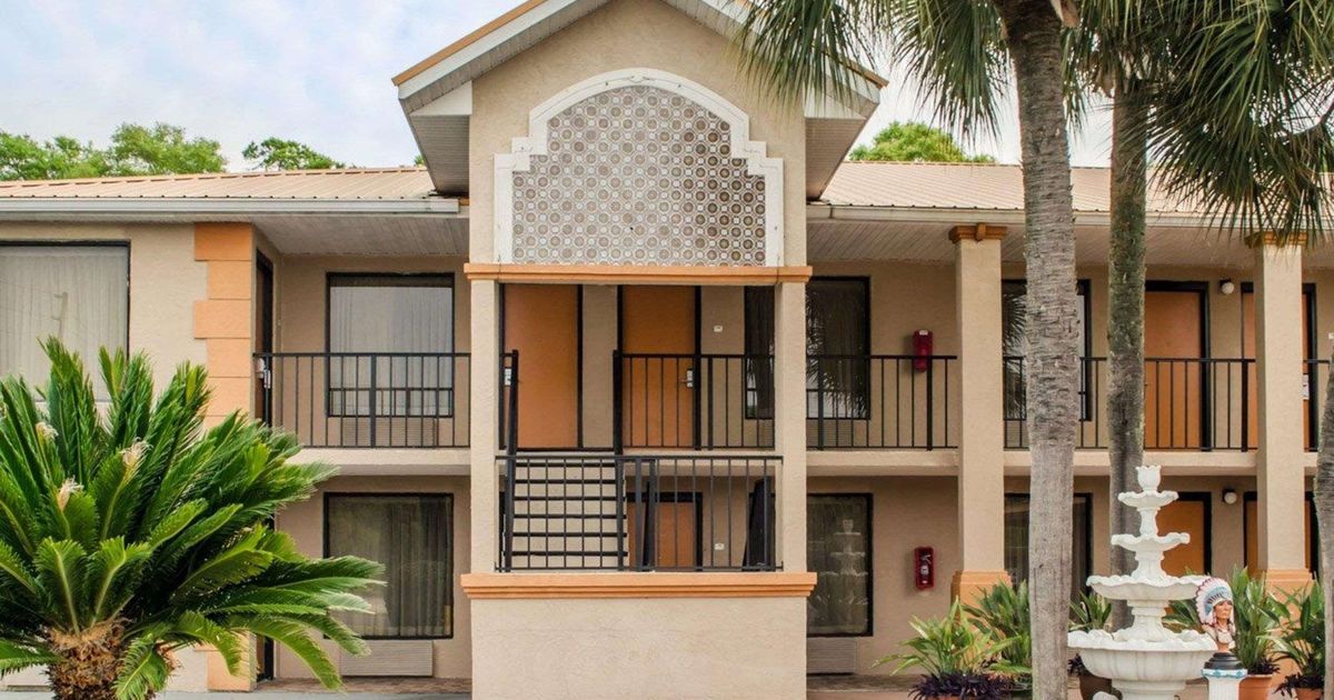 Quality Inn Near Manatee Springs State Park from 75. Chiefland Hotel