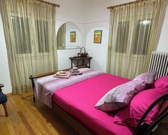 Villa with big garden and BBQ amenities - Nea Kallikratia - Schlafzimmer