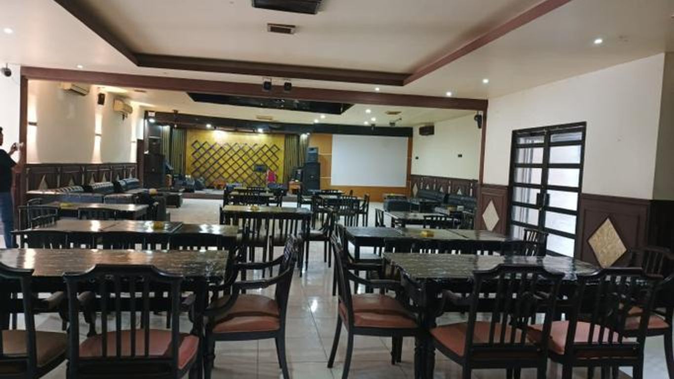 Urbanview Hotel Crown Tasikmalaya by RedDoorz