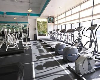 Crystal Beach Suites Miami Oceanfront Hotel - Miami Beach - Gym