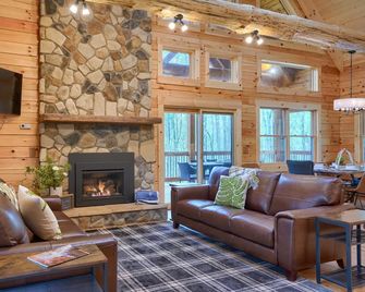 Secluded Cabin in Beautiful Hocking Hills - Logan - Вітальня