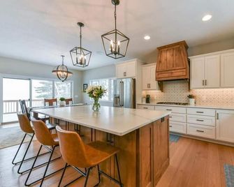 Beautiful waterfront lake home on Round Lake - connected to Gull Lake Chain! - Brainerd - Küche