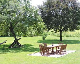 Saratoga Farmstead B&B - Saratoga Springs - Patio