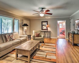 3 Mi to SoCo City Escape with Patio - Austin - Huiskamer