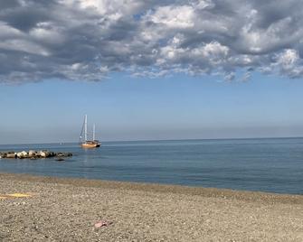 Apartment with garden a few steps from the sea - Cirò Marina - Spiaggia