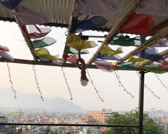 Hello Ktm Hostel - Katmandu - Balkon