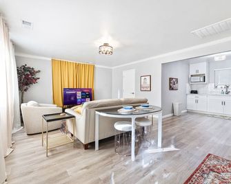 New 2br/1ba - Walk To Golden 1 Center - West Sacramento - Dining room