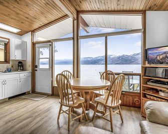 Cozy Cottage by the Lakeshore #4 - West Kelowna - Dining room