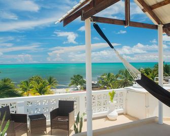 ツリートップス ホテル - キー・カーカー - バルコニー