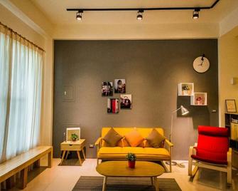 Green Field & Sunshine - Luodong Township - Living room