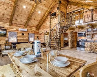 A Playful Bears Cabin #312 - Newport - Restaurace