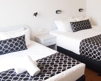 Queanbeyan Motel - Queanbeyan - Bedroom