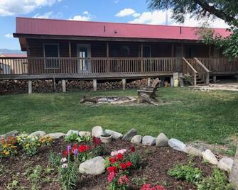 Cabin #1 - Backyard Bunkhouse - Irwin