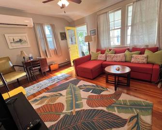 Cottage on the Potomac River - King George - Sala de estar