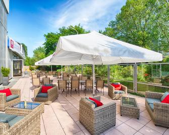 Leonardo Hotel Karlsruhe - Karlsruhe - Patio