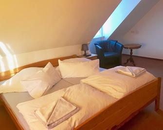 Lamm Hotel-Restaurant - Dettingen unter Teck - Bedroom