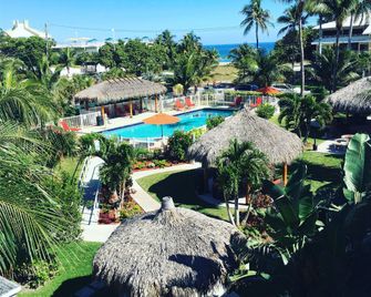 Oceans Beach Resort & Suites - Pompano Beach - Piscine