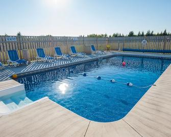 Cavendish Lodge & Cottages - Cavendish - Pool