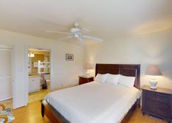 Litchfield Retreat 2br Villa Resort Bonuses - Pawleys Island - Bedroom