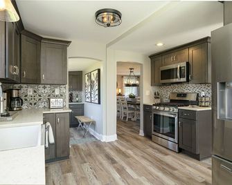Luxury Farmhouse Horse & Pony Ranch, Pool, Trails, Pond, Waterfall View, Firepit - Hinckley - Küche