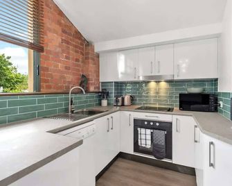 Historic Warehouse in New Farm - Brisbane - Kitchen