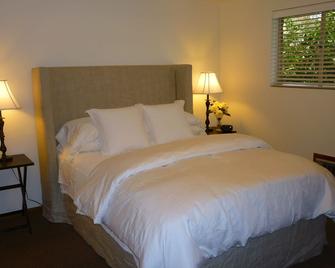 Quiet Residential Wallingford W/Parking - Seattle - Bedroom