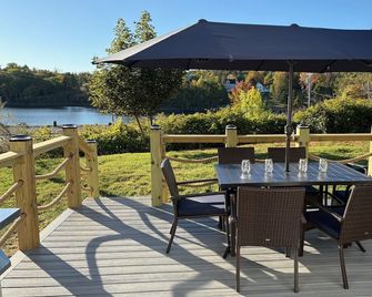 Harbor Bend House - River View in the Center of Town - Machias - Patio