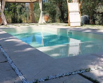 Surrounded by greenery near the sea (Rosa cottage) - Spigno Saturnia - Piscina