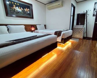 Longzhu Guesthouse - Bangkok
