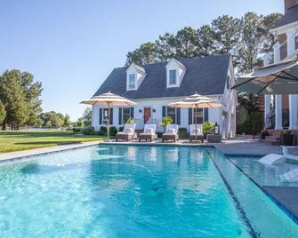 Waterfront Cottage, Private Hot Tub, Fire Pit, Pool - perfect Romantic Getaway - Easton - Pool