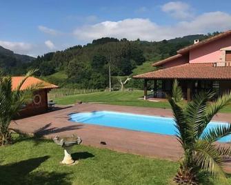 Rural house (full rental) Chalet in Arcentales for 12 people - Traslaviña - Piscina