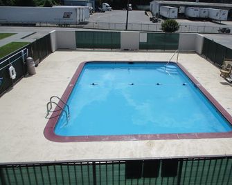 Motel 6 Meridian Ms - Meridian - Pool