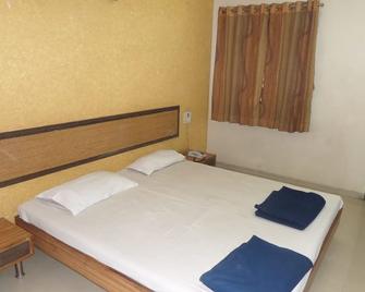 Tourist Home Lodging - Aurangabad - Slaapkamer