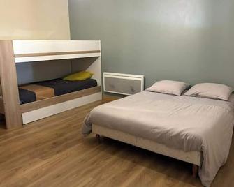 Au Coeur Des Bois - Saint-Germain-du-Salembre - Habitación