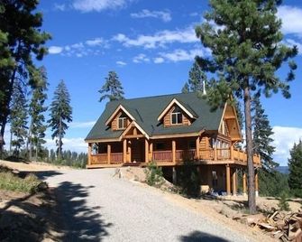 Jack Pine Lodge: Beautiful New Log Home - Cle Elum - Building