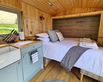 Peak District Shepherds Hut - Hope Valley - Bedroom