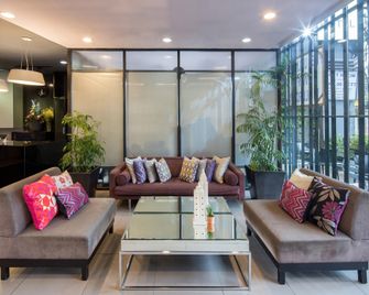 V Hotel - מנילה - דלפק קבלה