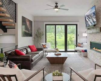 Rock N Stars Chalet 4 Bedroom Townhouse by RedAwning - Winter Park - Salon