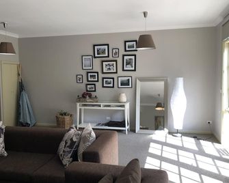 The Old Coolstore - Jonathon Apartment - Balnarring - Living room