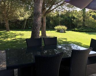 Swimming Pool And Jacuzzi 1km From The Beach - Saint-Georges-de-Didonne - Patio