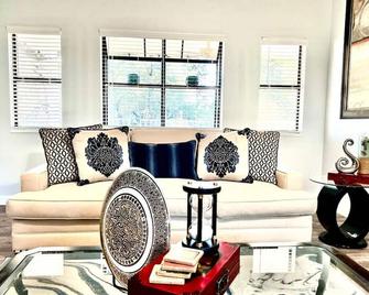 Luxurious Bungalow in Payson - Payson - Living room