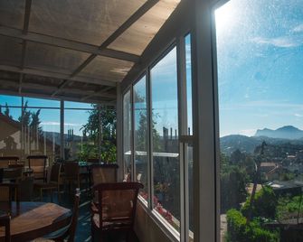 فندق ذه روك - نوارا إيليا - مطعم