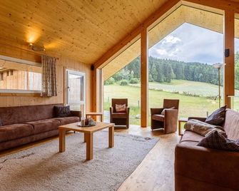 Luxurious Chalet in Sankt Georgen ob Murau with Hot Tub - Saint Lorenzen Ob Murau - Sala de estar