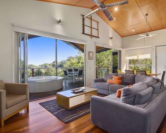 O'Reilly's Rainforest Retreat - Canungra - Living room