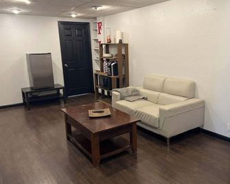 Private basement retreat - St Joseph - Obývací pokoj