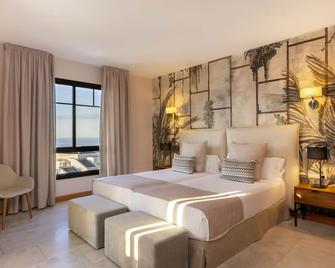 Hotel Suite Villa María - אדייחה - חדר שינה