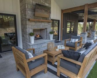 New: Secluded Family Friendly Cabin By Lake Murray - Marietta - Patio