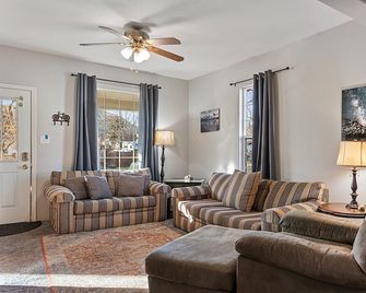 Walking Distance To Towndiscount Ski Passes Travelers Welcome - La Grande - Sala de estar
